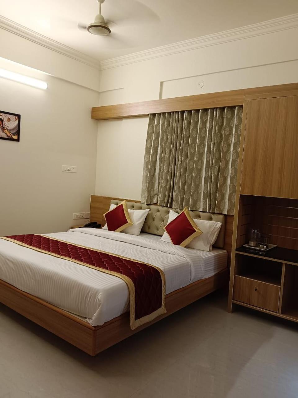 Krishna Inn Bangalore Buitenkant foto