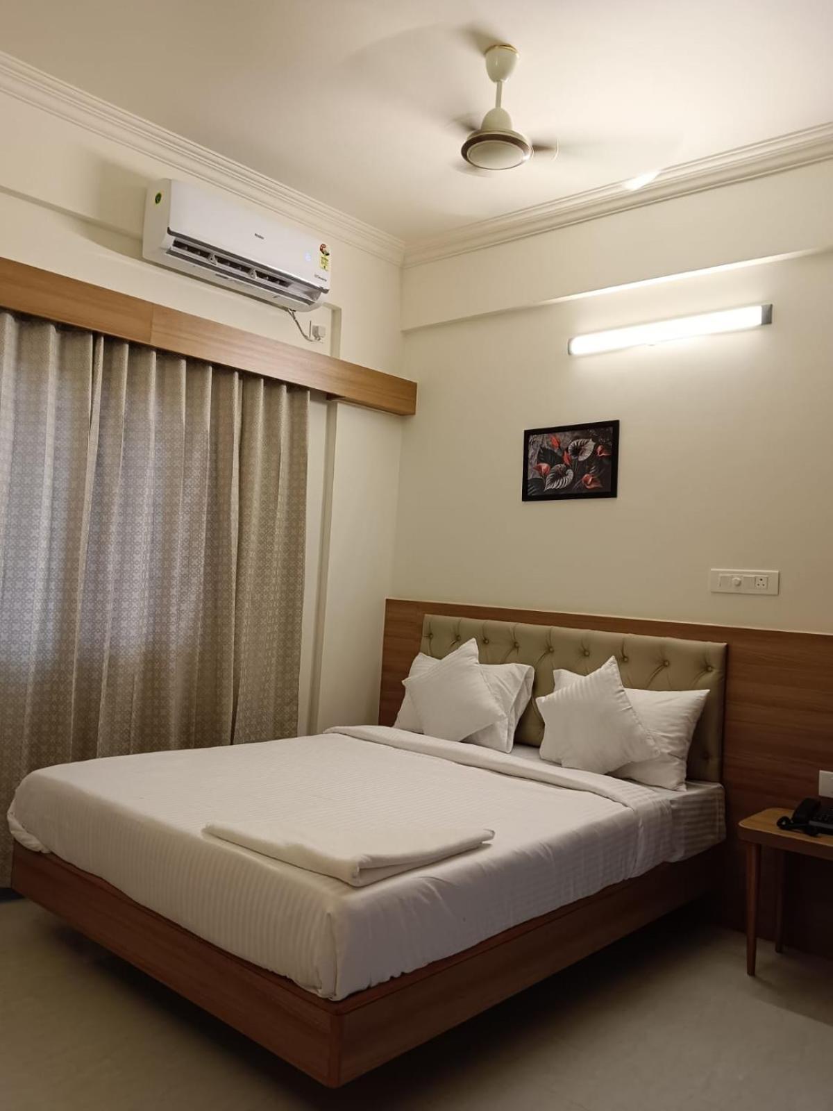 Krishna Inn Bangalore Buitenkant foto